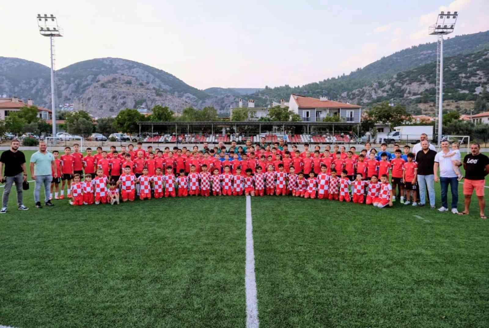 Düğerek Mahallesi kulübüne sahip çıktı