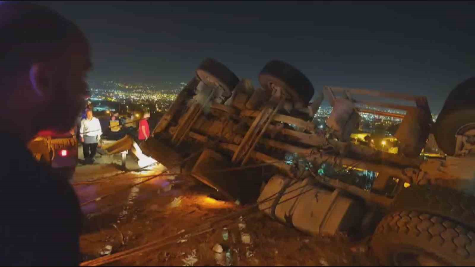 Freni patlayan kamyon devrildi, sürücü kayıplara karıştı