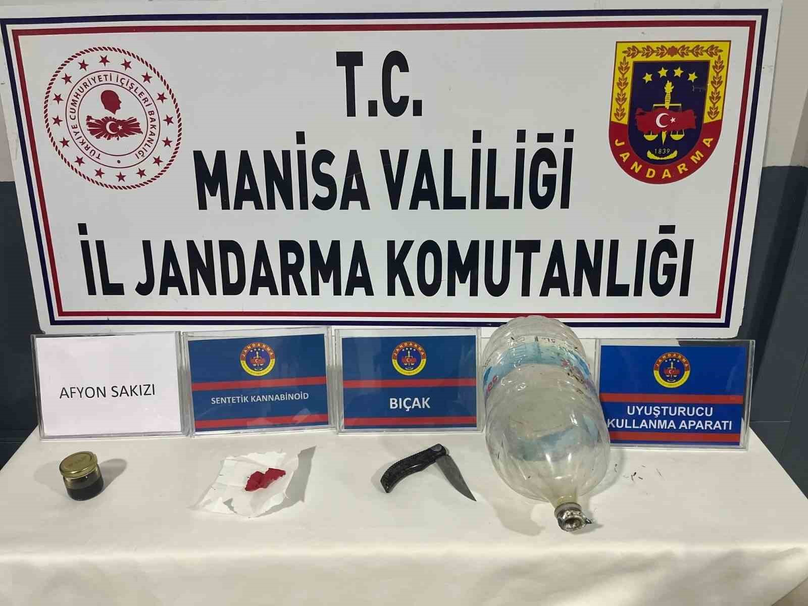 Manisa’da şüphelilerin üzerinden uyuşturucu çıktı