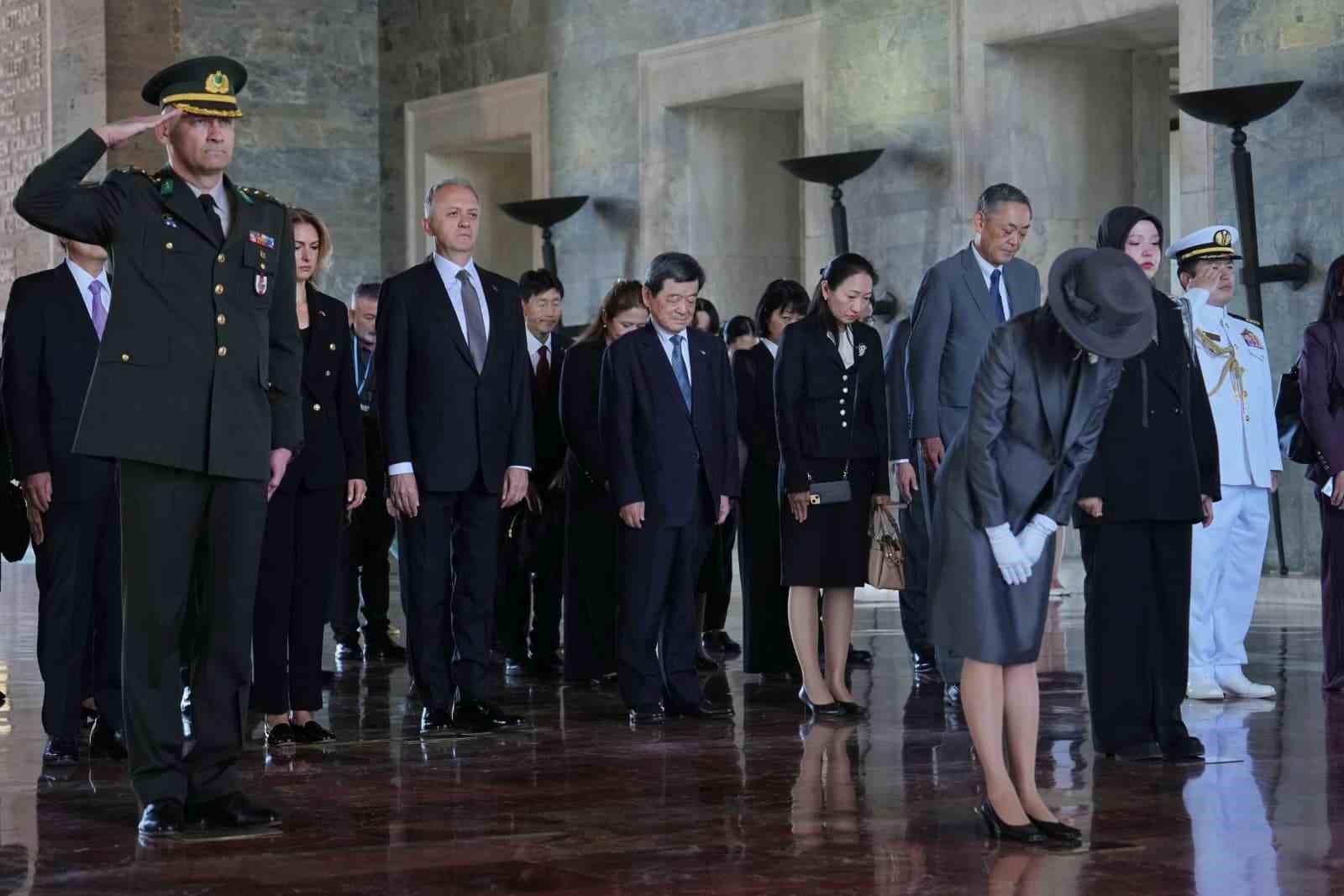 Japonya Prensesi Akiko Anıtkabir’i ziyaret etti