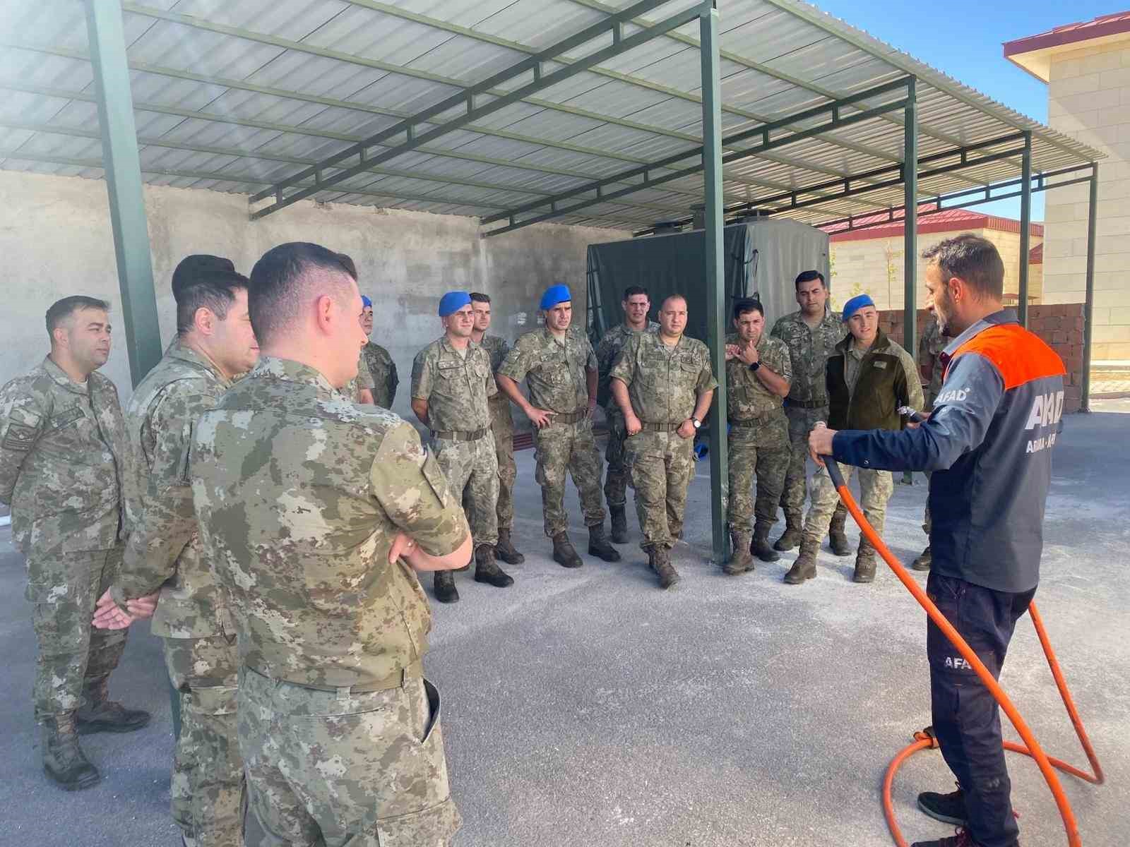 Bayburt’ta komandolara ‘Enkazda Arama ve Kurtarma’ eğitimi verilmeye başlandı