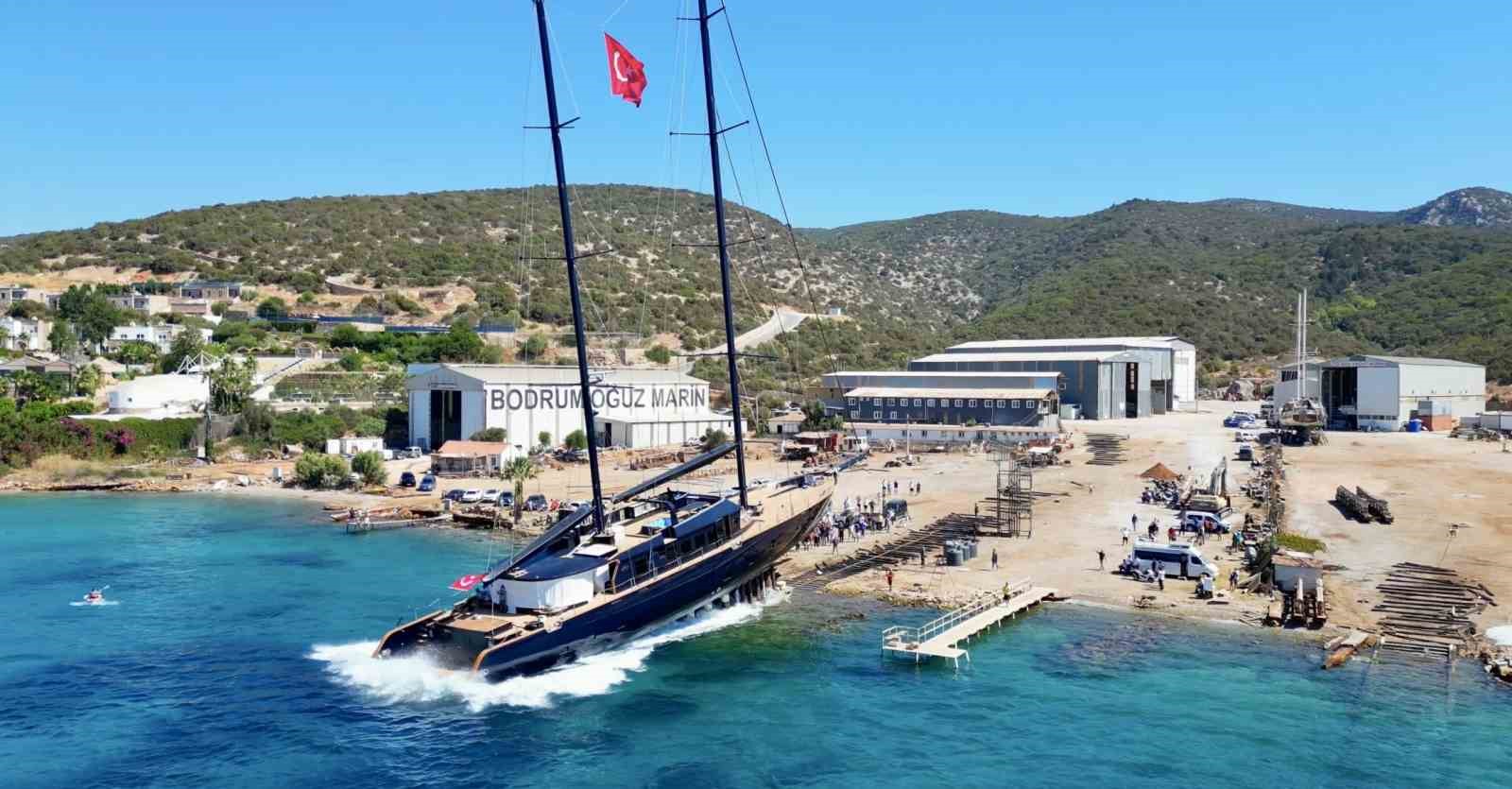 Bodrum’da 978 milyon liralık dev yelkenli suya indirildi