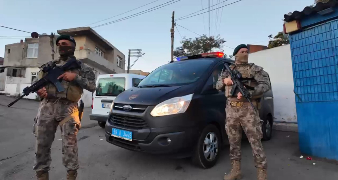 Uyuşturucu ve silahlar ele geçirildi!