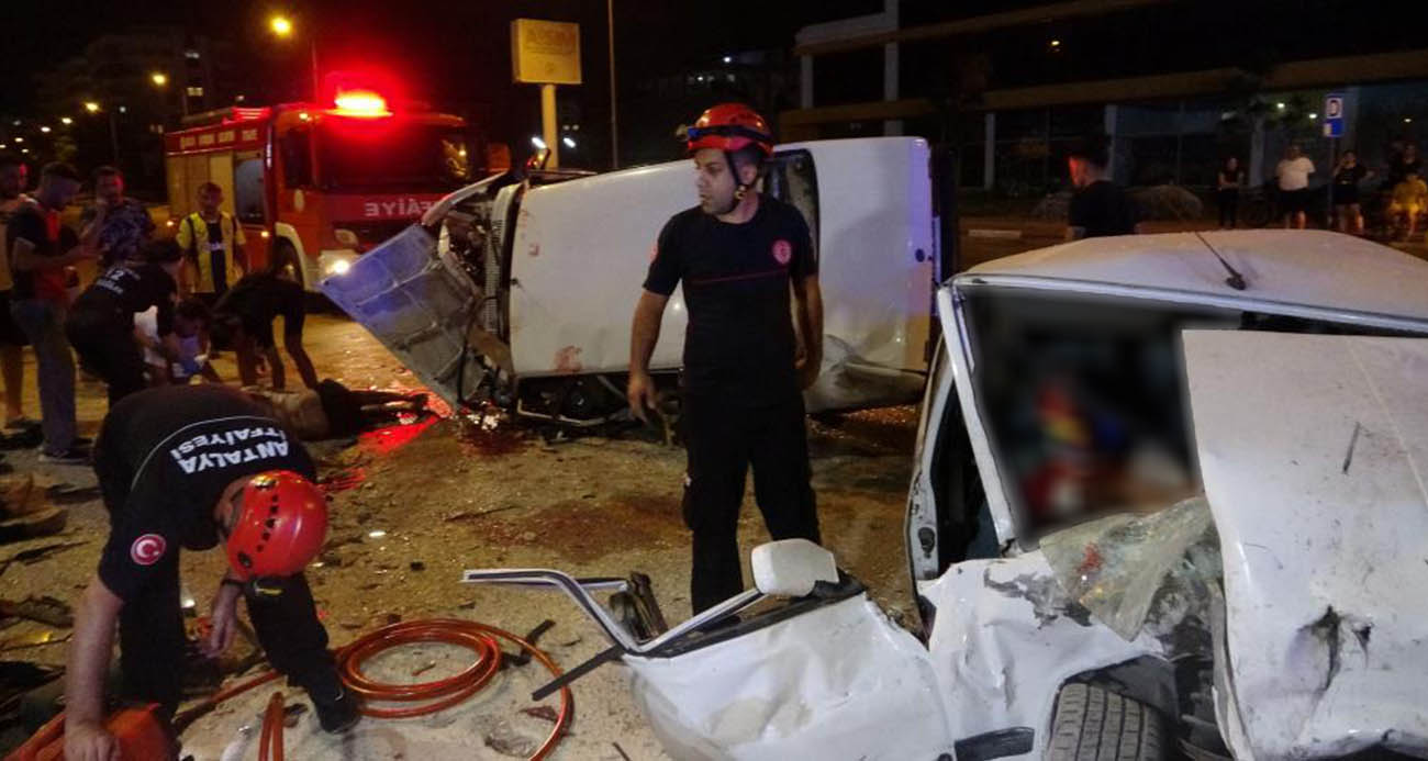 Tofaşlar kafa kafaya çarpıştı, ortalık savaş alanına döndü: 4 yaralı