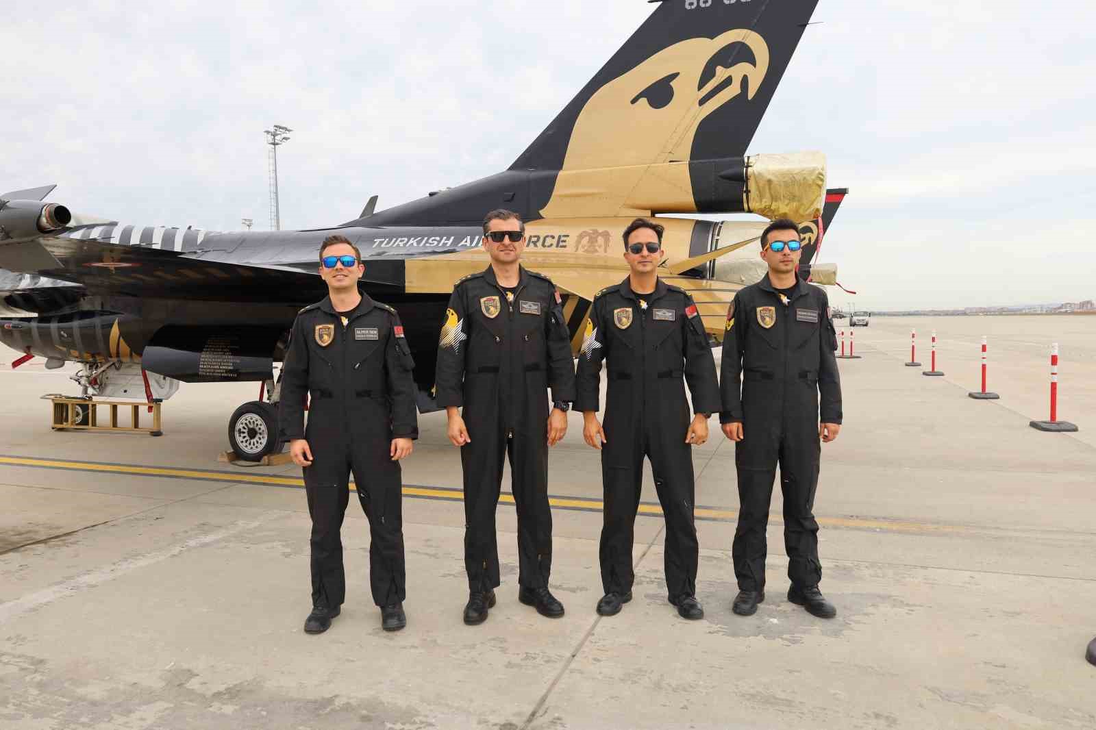 SOLOTÜRK Gösteri ekibi TEKNOFEST için yapacağı gösteriye böyle hazırlandı