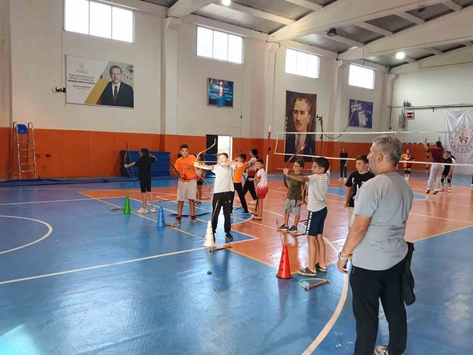 Geleneksel Türk okçuluğu Sarıgöl’de canlanıyor