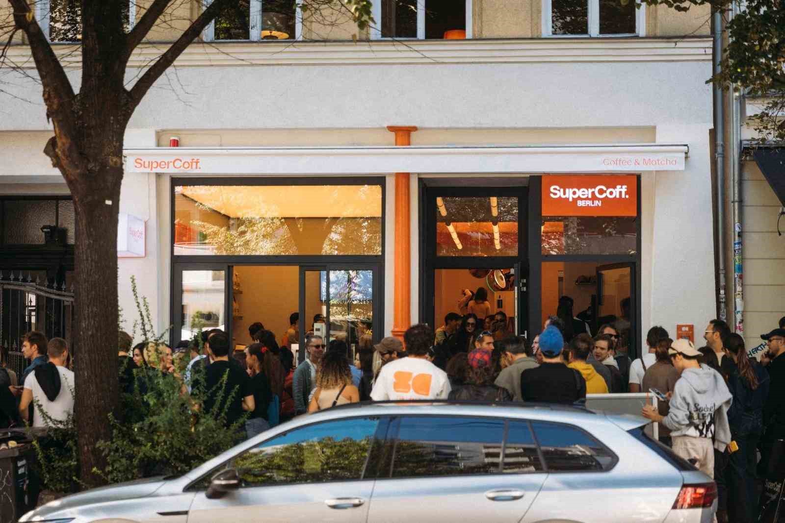 Türk girişimci Berlin’de kahve zincirinin ilk mağazasını açtı