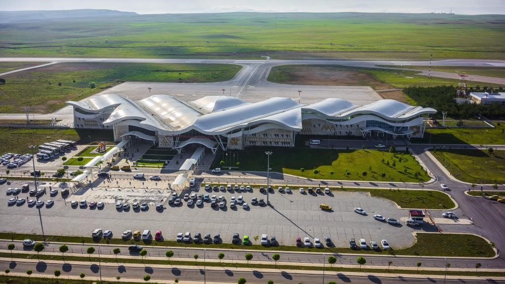Sivas Nuri Demirağ Havalimanı’nı 8 ayda 350 bine yakın kişi kullandı