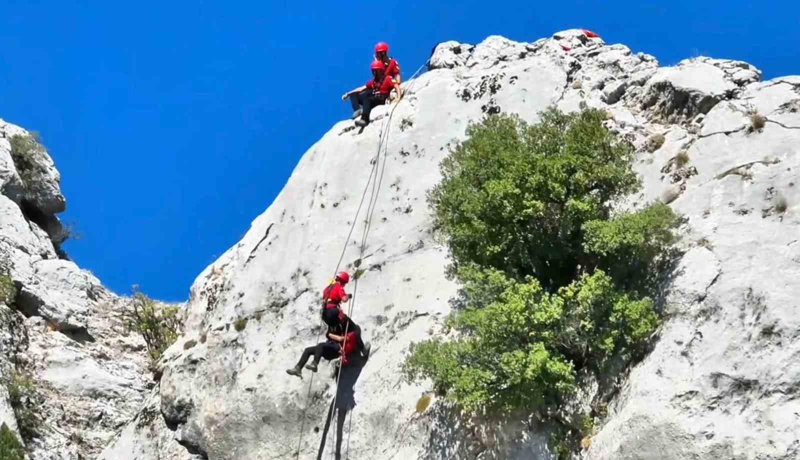 Isparta’da Jandarma’dan kayıp şahıs senaryosuna gerçeğini aratmayan tatbikat