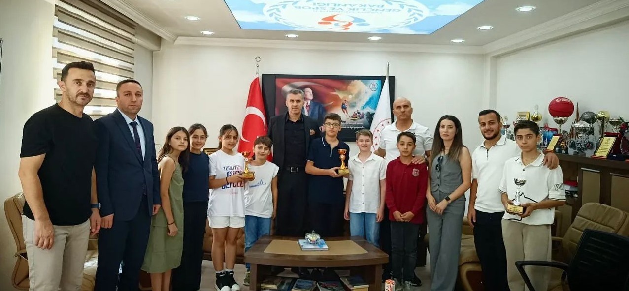 Hakkarili sporcular Triatlon 3. Etap Bölge Finaline katıldı