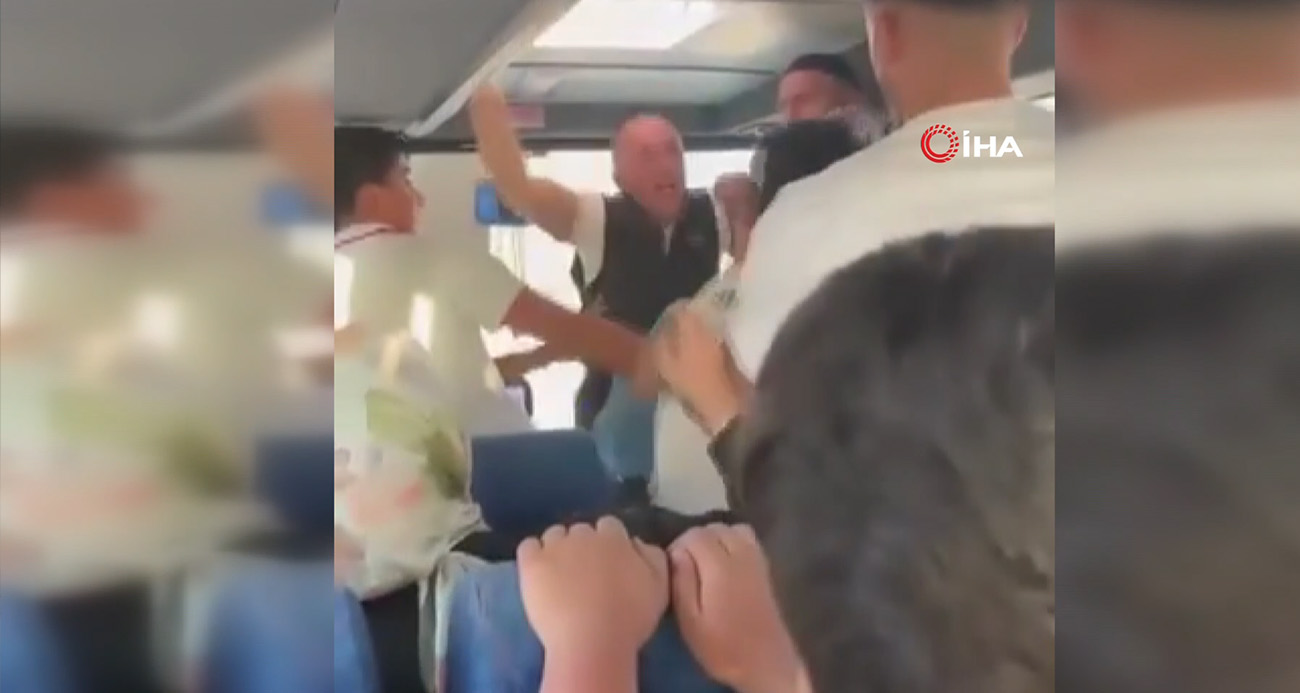 Otobüs şoförü ile yolcu birbirine girdi...O anlar kamerada