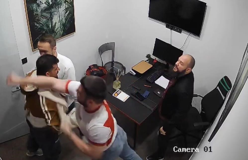 Milli sporcuyu darbedip silah çeken sanıklar 