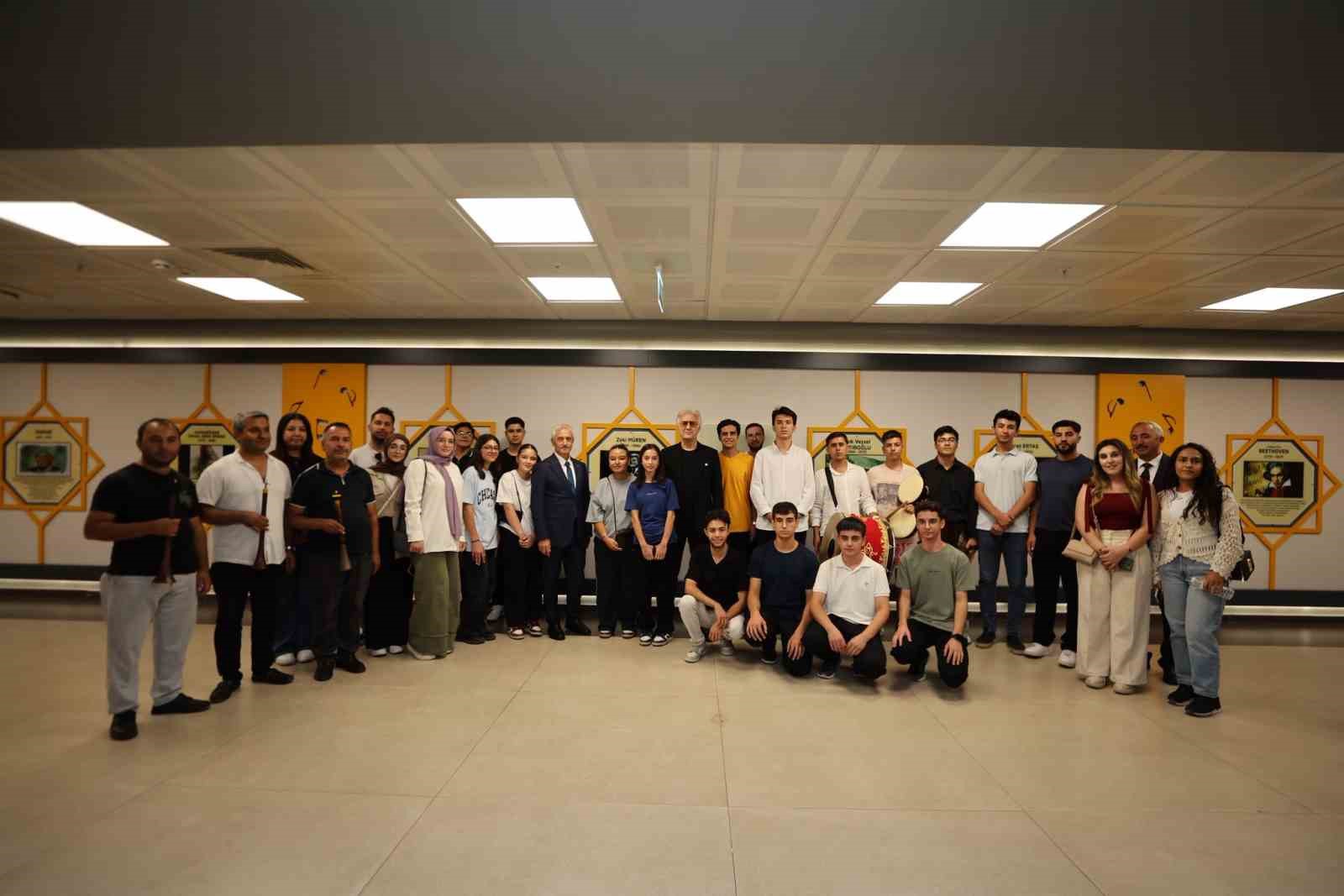 Şahinbey konservatuarı Tamer Karadağlı’yı ağırladı