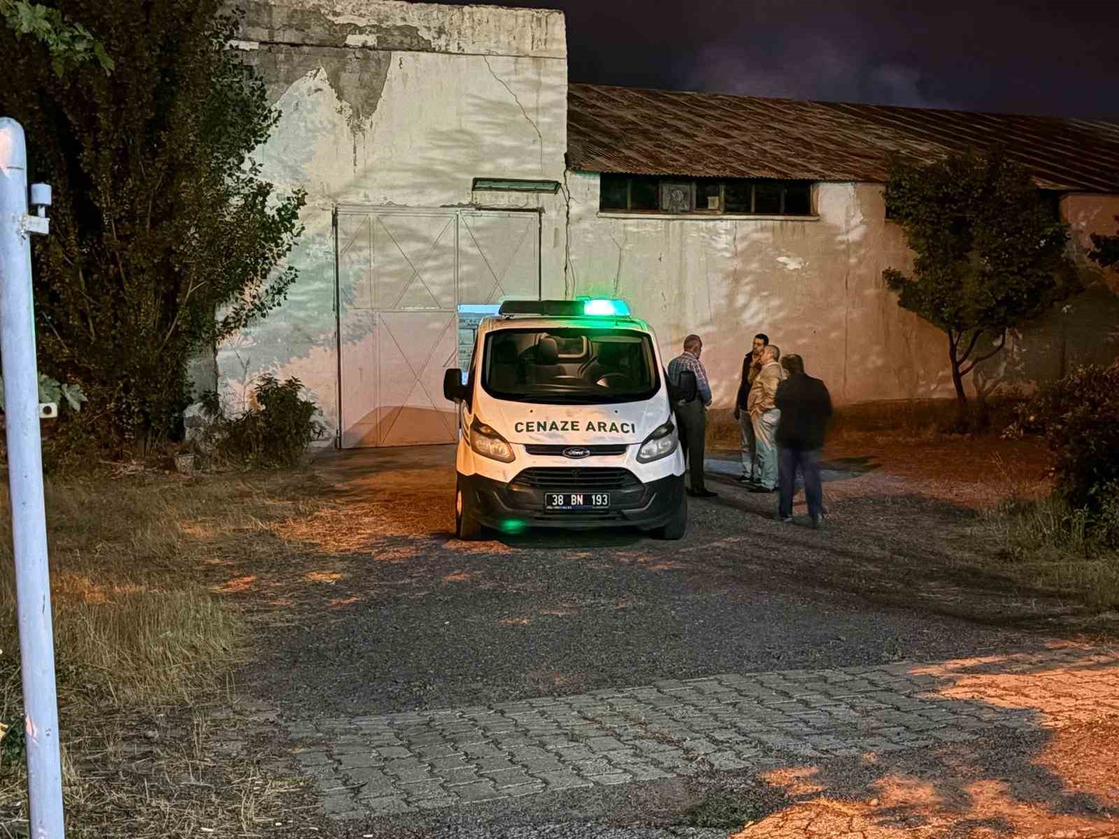 İş adamı ofisinde ölü bulundu