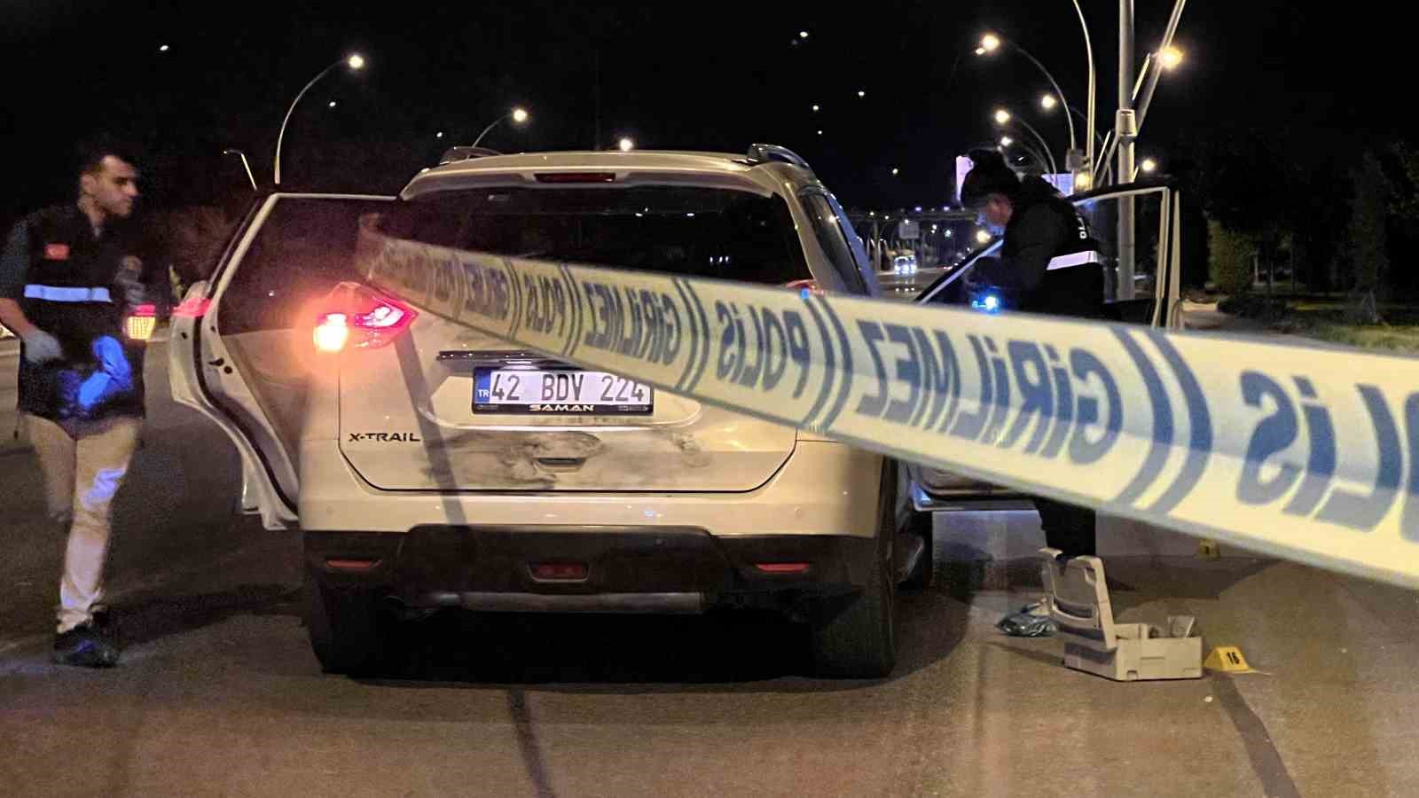 Konya’da bulunduğu aracın önü kesilerek silahlı saldırıya uğrayan kişi ağır yaralandı