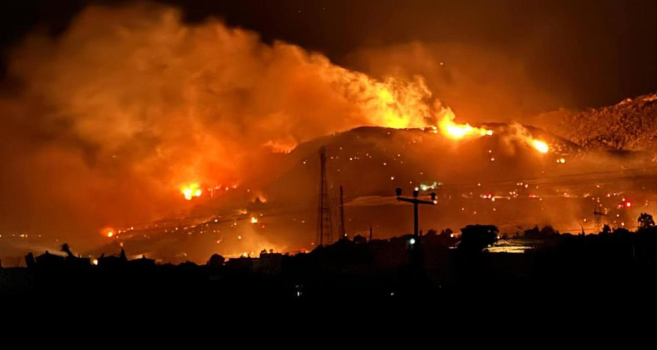 Alanya’da gece başlayan orman yangınına sabahın ilk ışıklarıyla müdahale devam ediyor