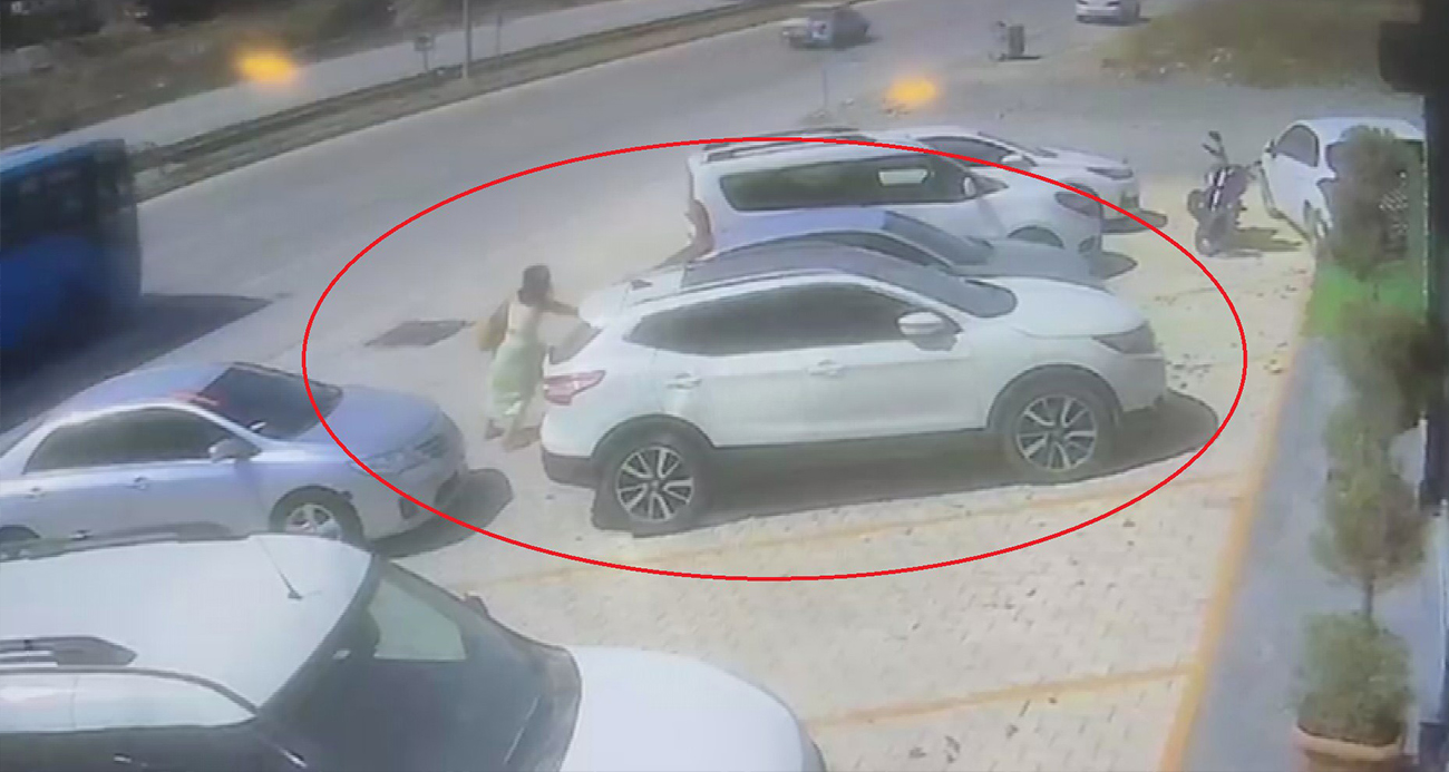 Park halinde hareket eden aracı tek eliyle durduran kadın faciayı önledi