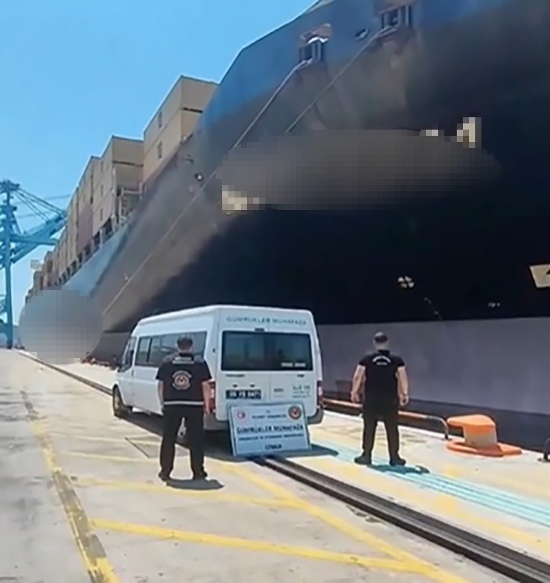 izmir-de-gemide-yaklasik-200-ton-kacak-akaryakit-ele-gecirildi