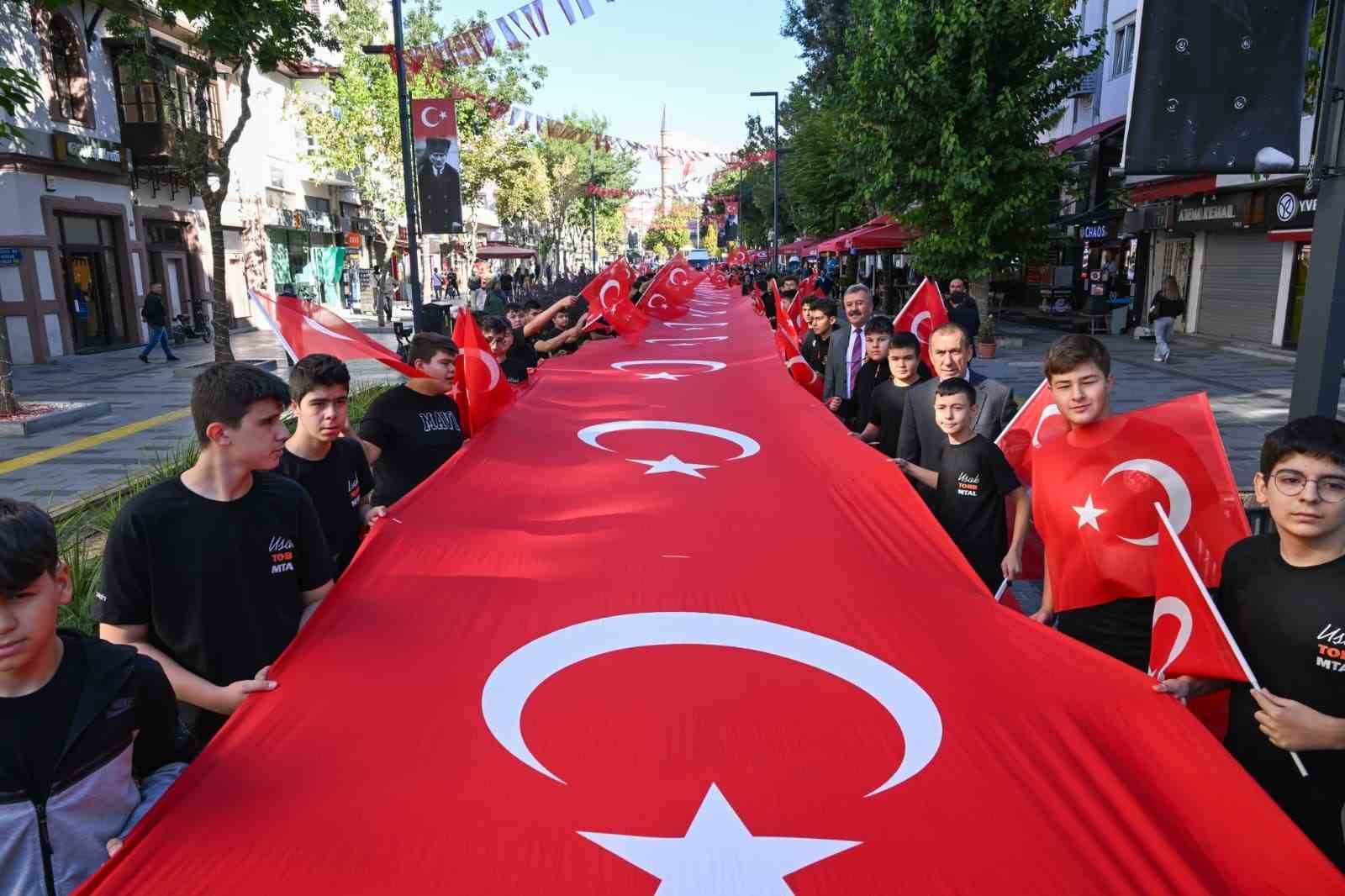 Uşak’ta Gaziler Günü ’Kahramanlarla Kardeşlik Yürüyüşü’ ile kutlandı