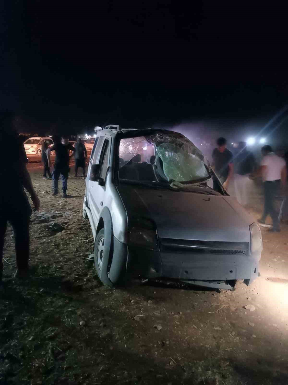 Mardin’de devrilen hafif ticari araçtaki 2 kişi yaralandı