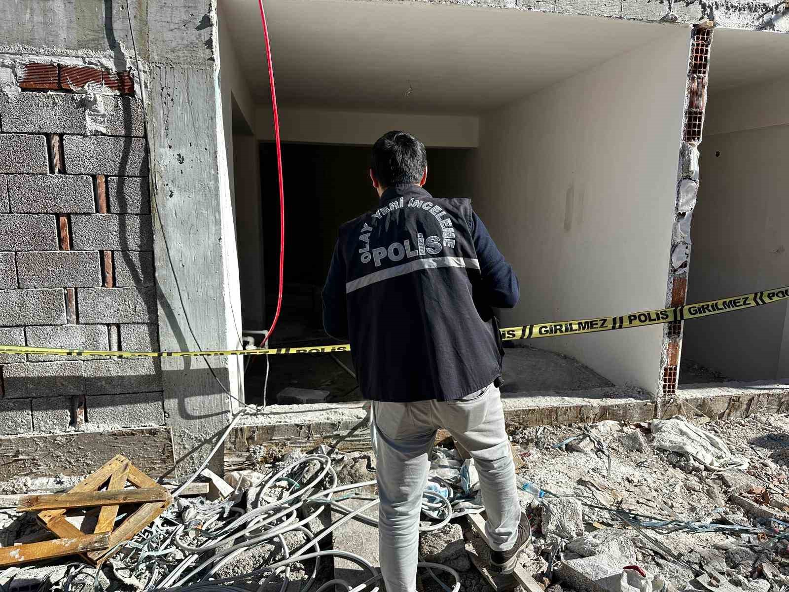 Uşak’ta inşaat halindeki apartmandan düşen kişi öldü