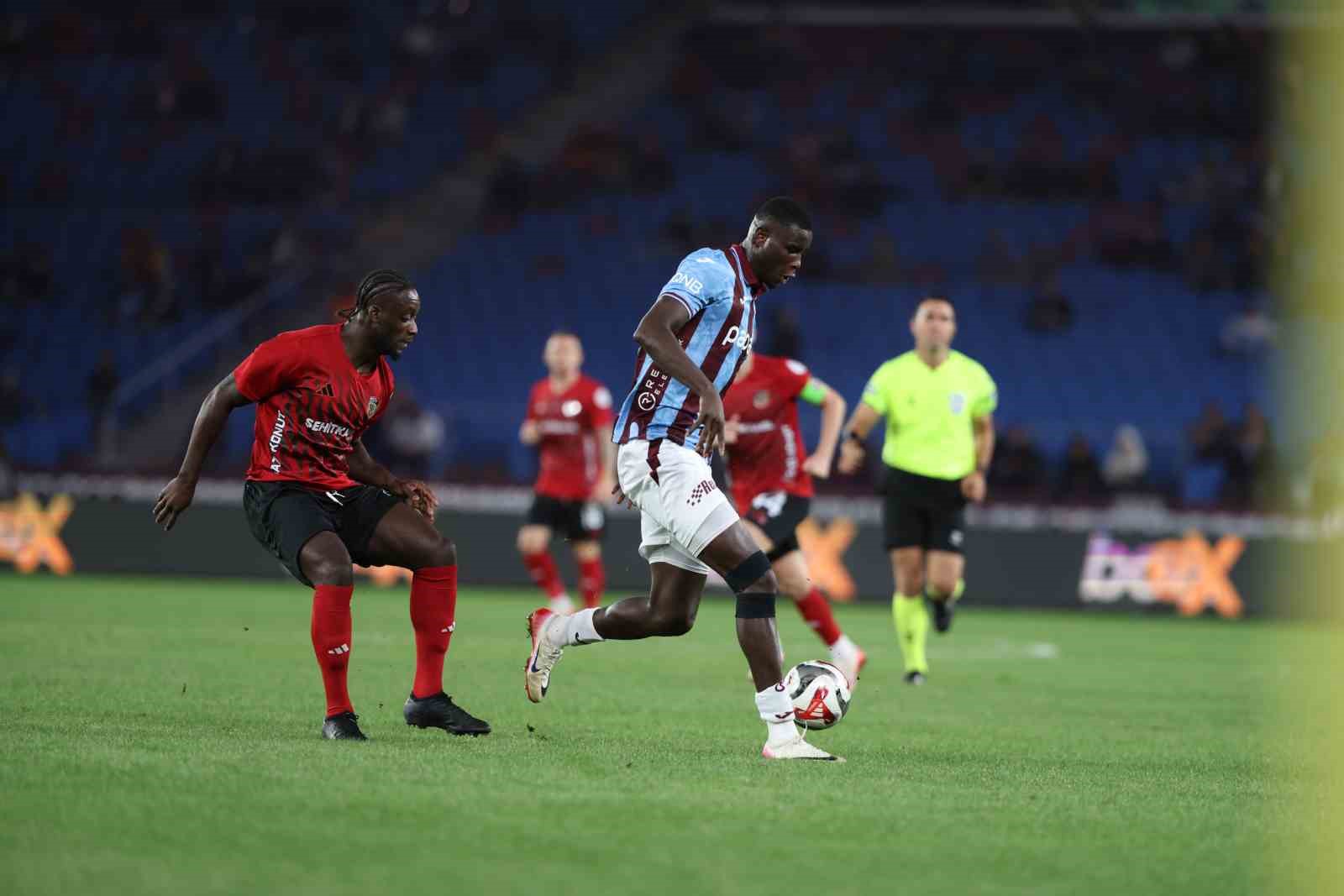 Trendyol Süper Lig: Trabzonspor: 0 - Gaziantep FK: 1 (İlk yarı)