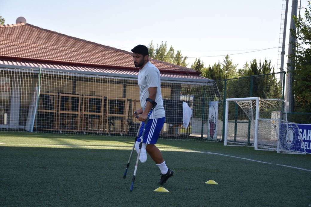 Akıma kapılıp bacağını kaybetti, futbolla hayata tutundu