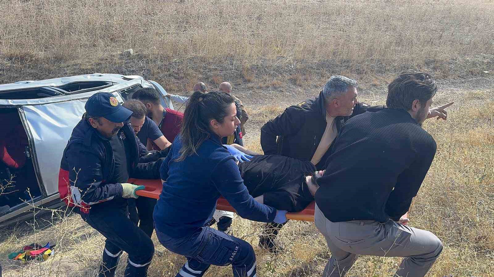 Şarampole uçan otomobildeki 4 kişi yaralandı