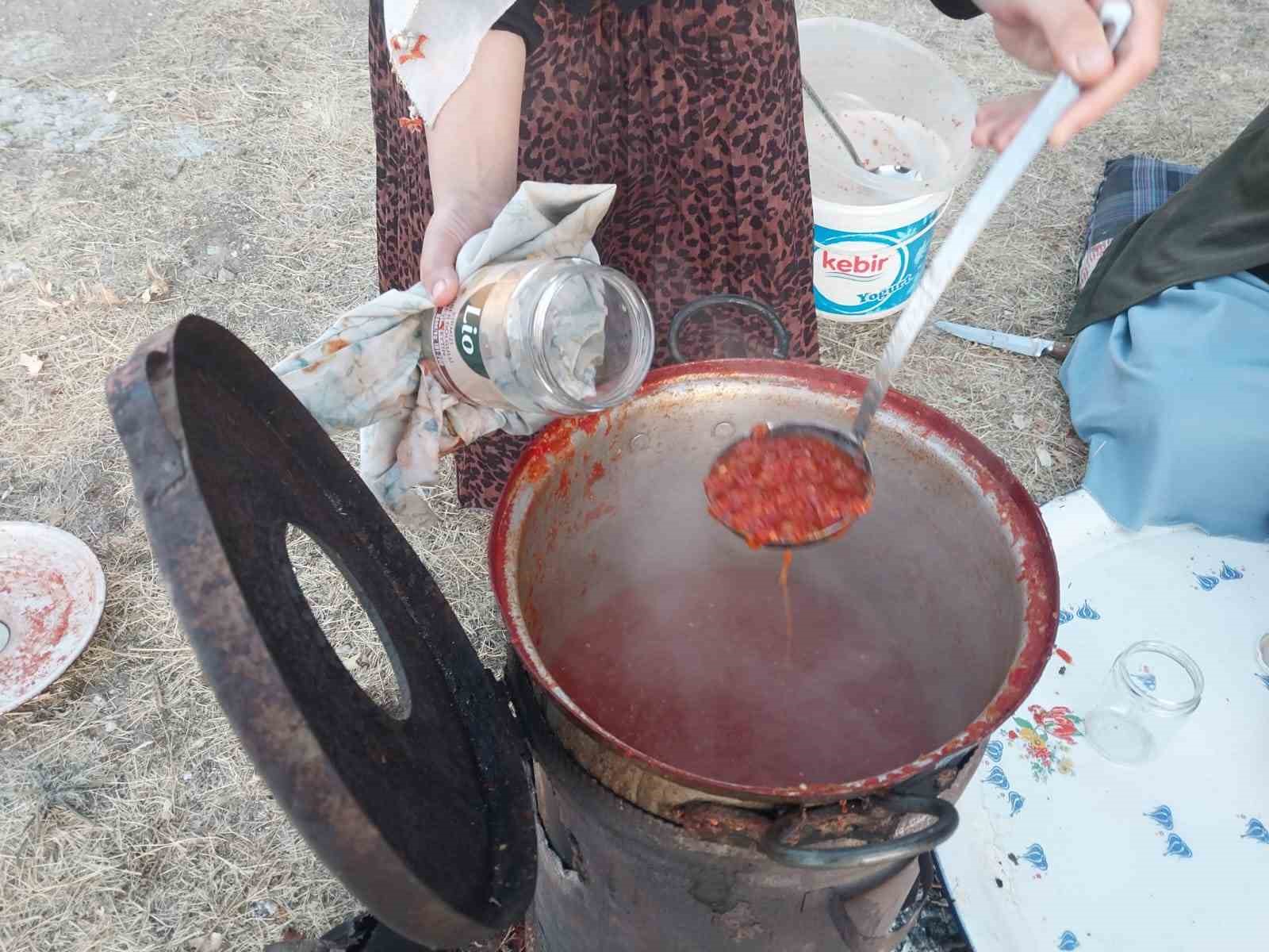 Ağrı’da kadınların kışlık menemen mesaisi başladı