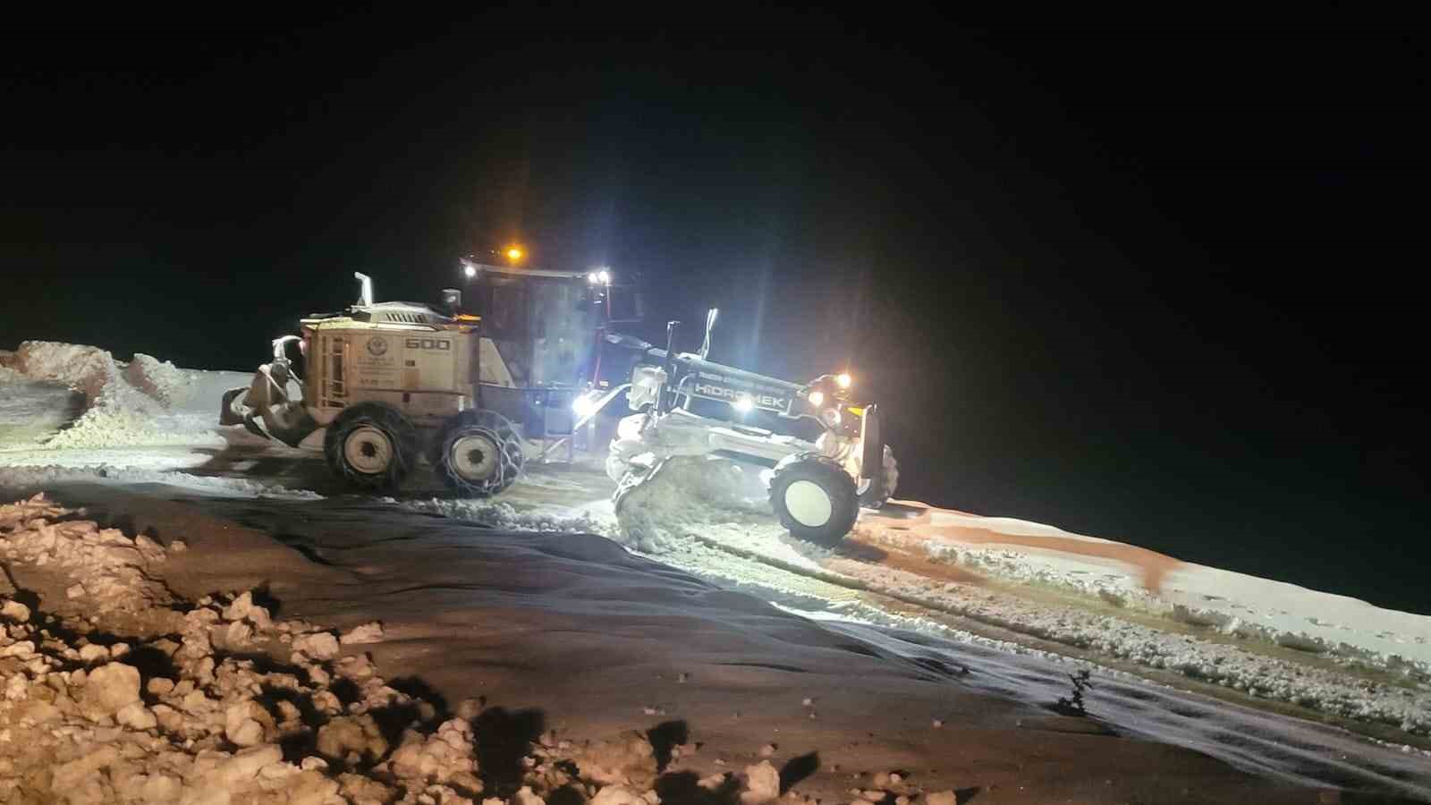 Trabzon’da kar mesaisi erken başladı