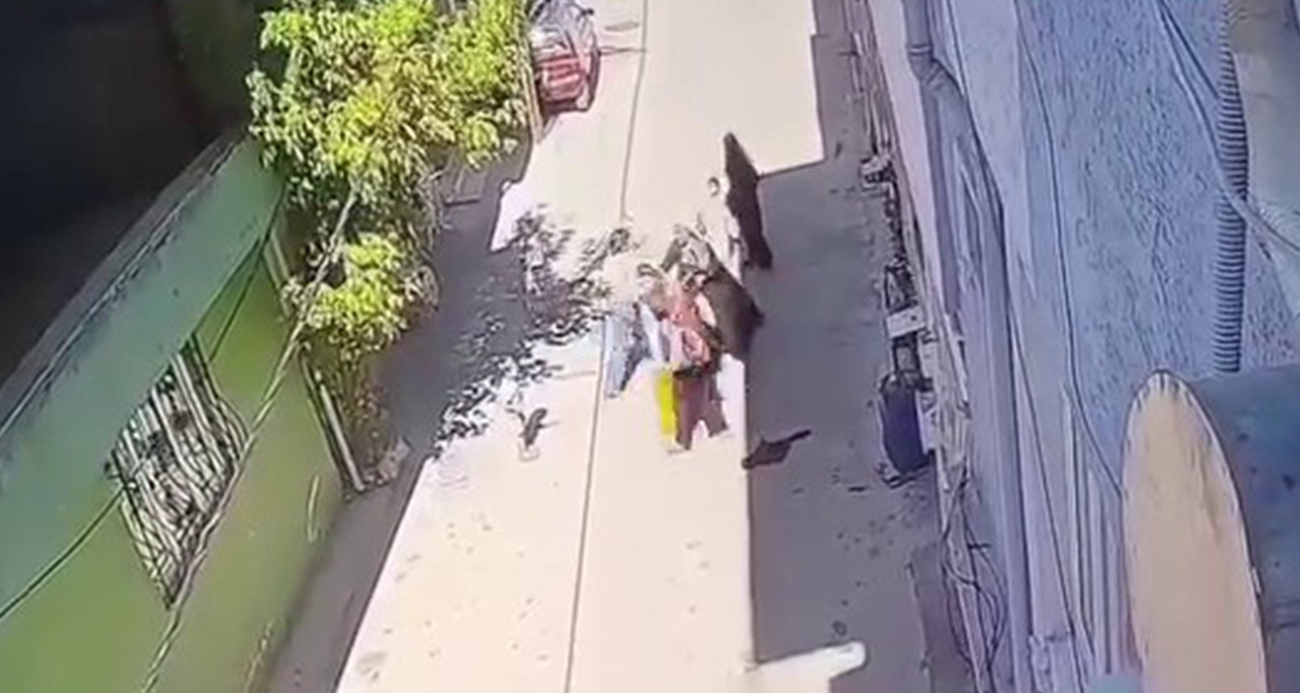 Bursa’da sokak ortasında dehşet... 3 kadın, kucağında çocuğu olan anneyi tekme tokat dövdü