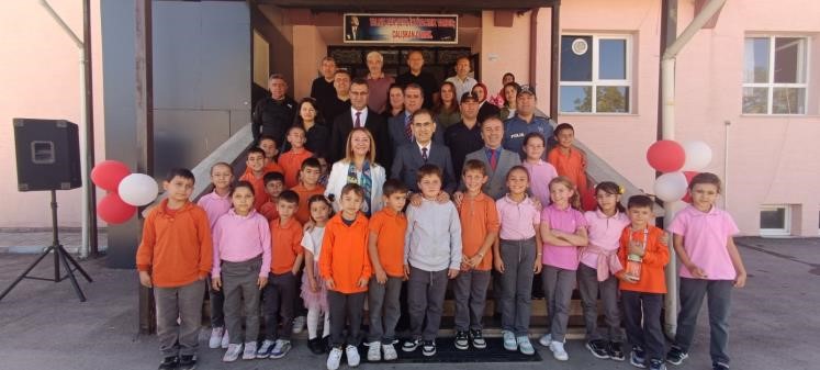 Pazaryeri’nde protokol üyeleri öğrencilerle bir araya geldi