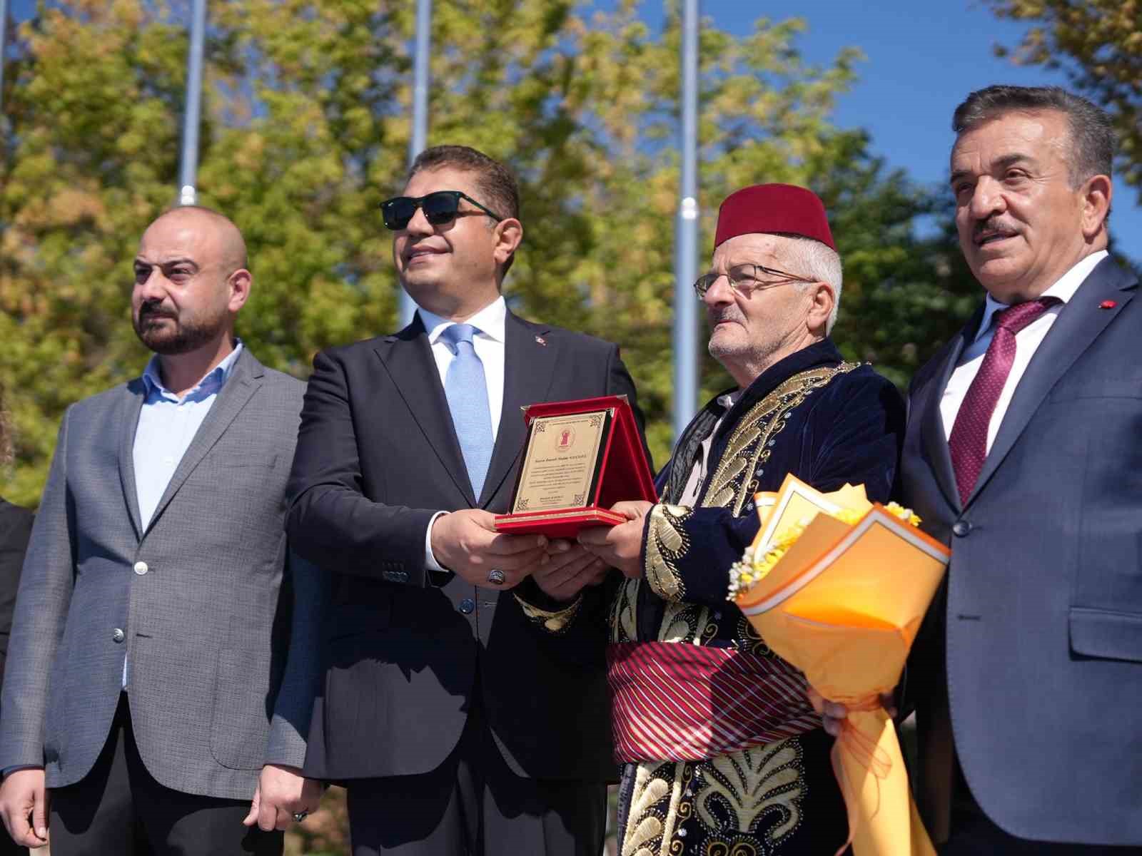 Düzce’de 25 yıldır pazarcılık yapan Geçgel, yılın Ahisi seçildi