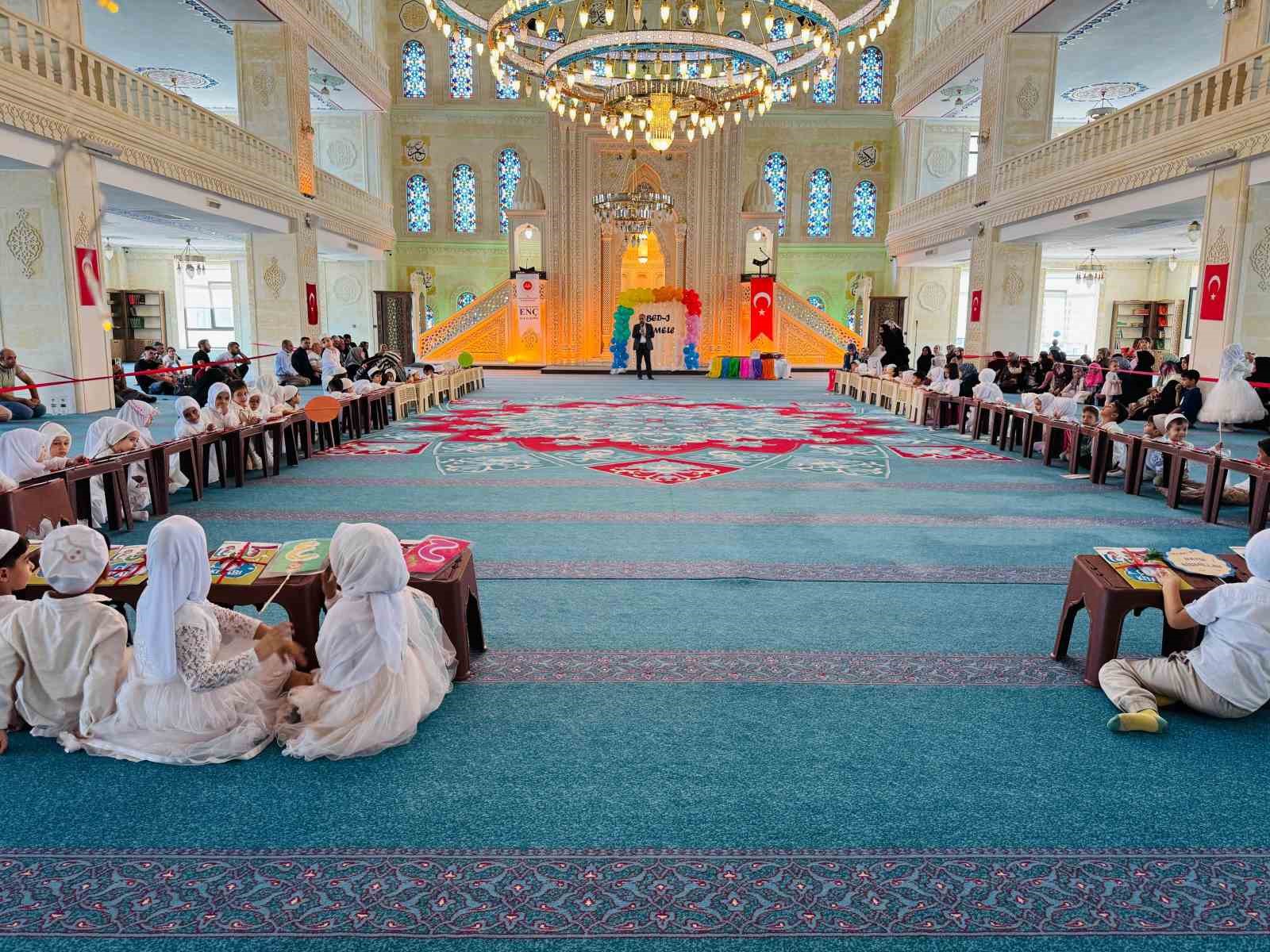 Diyarbakır’da minik öğrenciler Kur’an-ı Kerim öğrenmeye ilk adımlarını attı