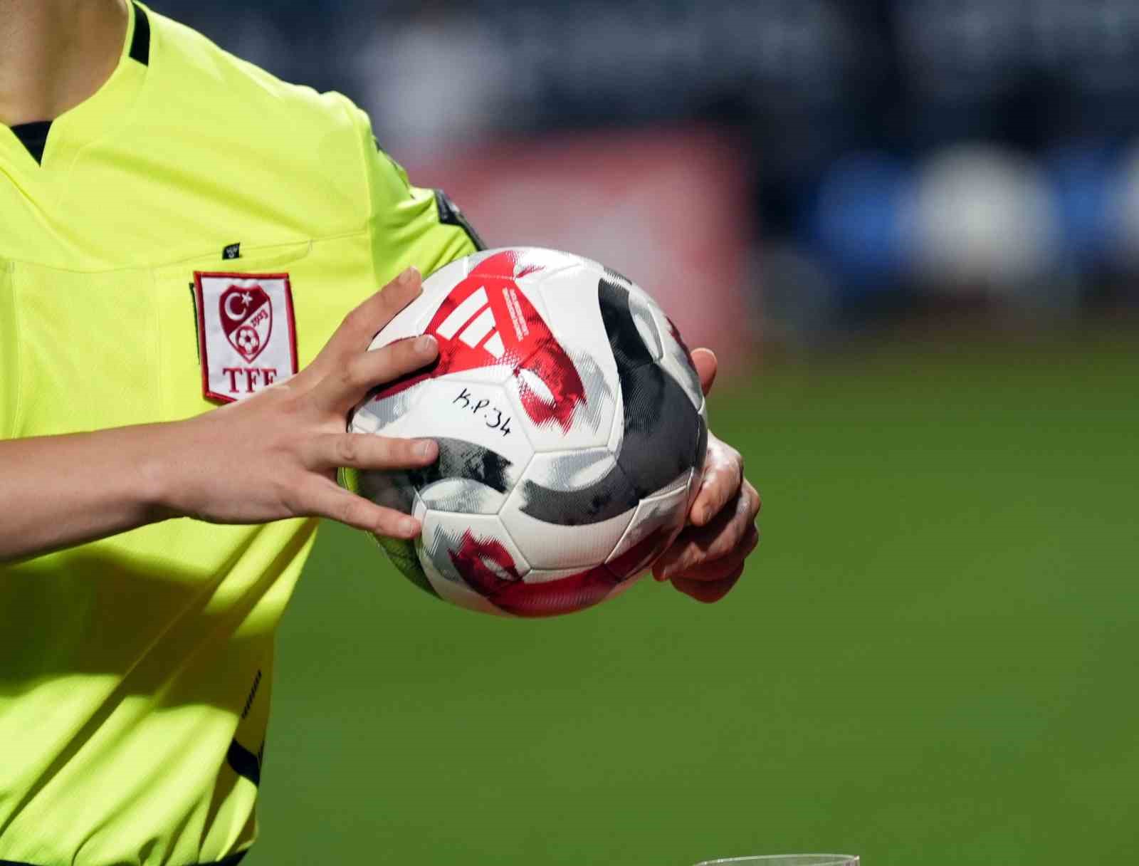 Kayserispor - Beşiktaş maçının hakemi Adnan Deniz Kayatepe oldu