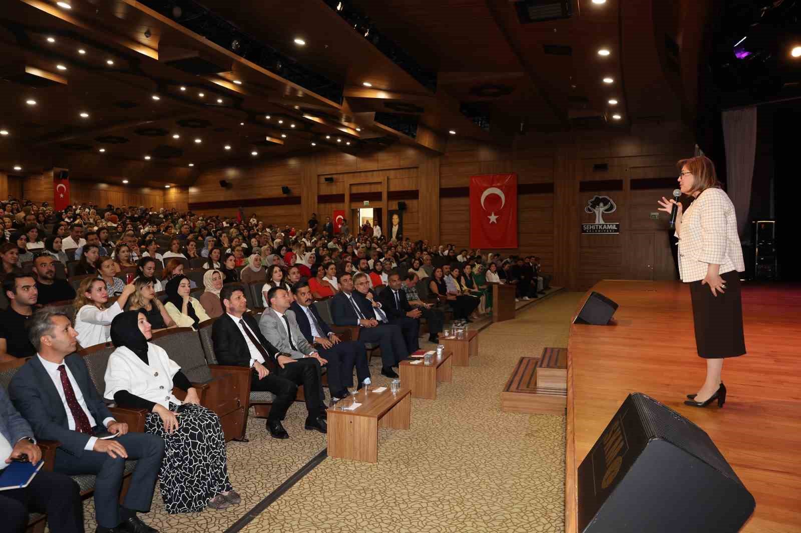 Gaziantep Büyükşehir’in yetenek kaşifi projesi, okul öncesi öğretmenlere tanıtıldı