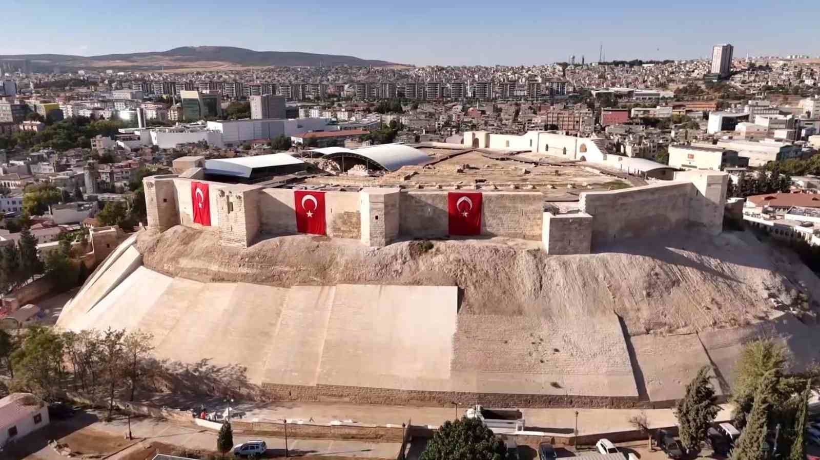 Gaziantep esnafı dört gözle kalenin ziyarete açılmasını bekliyor