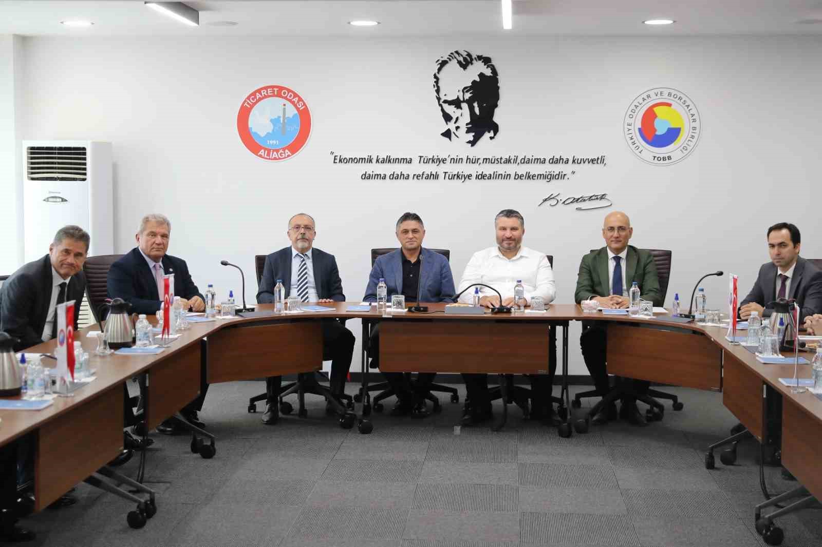 Bakan Yardımcısı Oruç Baba İnan, Aliağa’da yatırımcılarla bir araya geldi