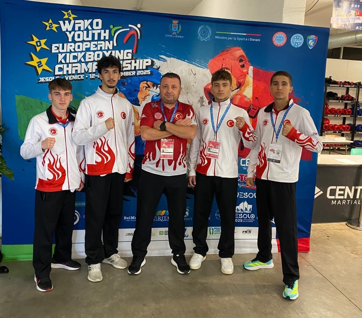 İlkadımlı sporcular Avrupa’dan madalyayla döndü