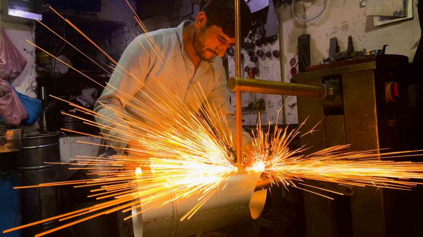 Van’da kış hazırlığı: Sobacılar çarşısında üretim hızlandı