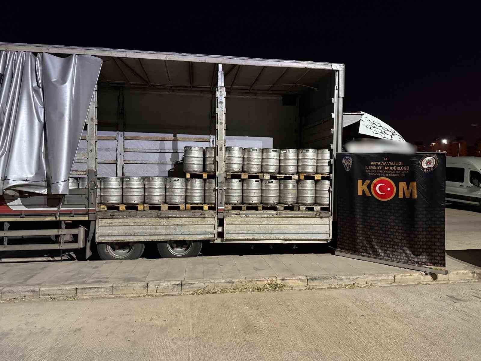 Antalya’da milyonlarca makaron ve binlerce litre kaçak içki ele geçirildi