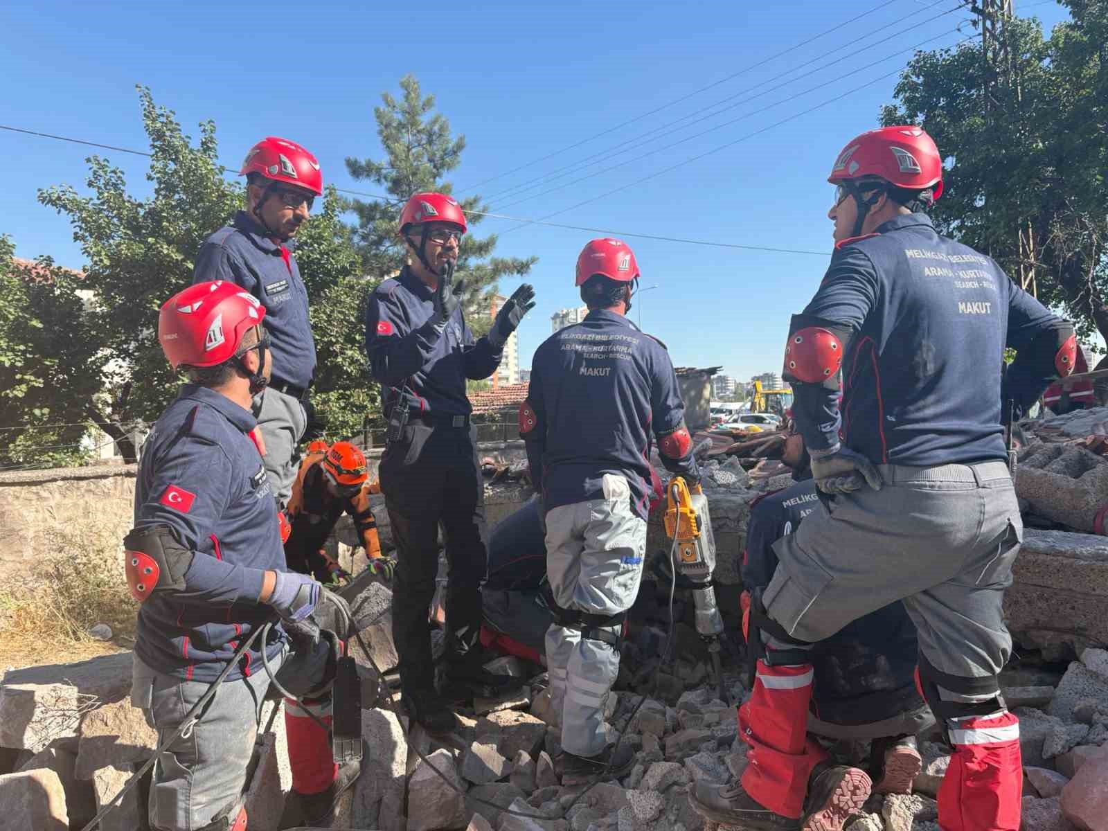 Melikgazi Arama Kurtarma Ekibi deprem tatbikatında yerini aldı