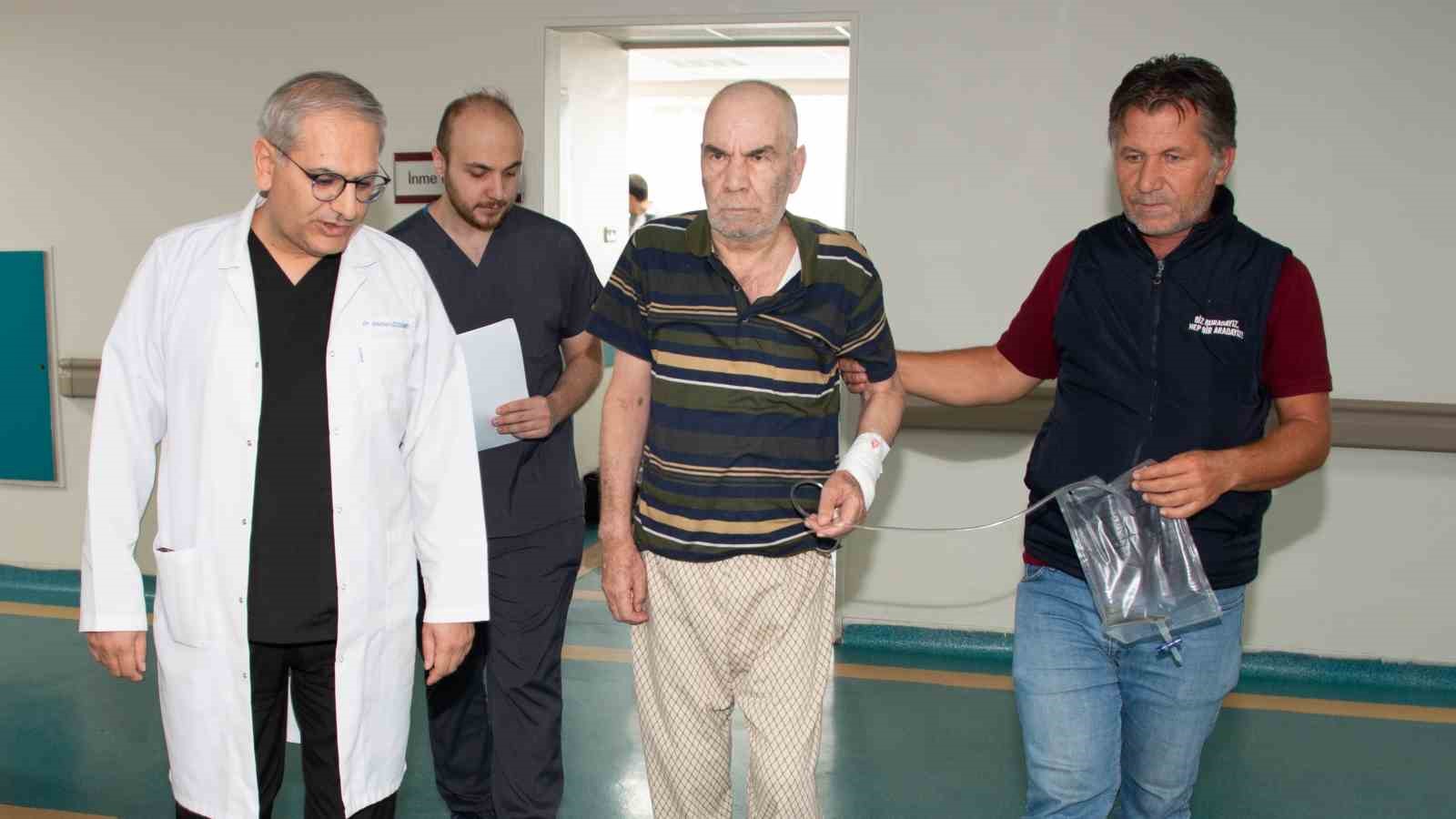 Şah damarları tıkalıydı, Selçuk Üniversitesi Tıp Fakültesinde sağlığına kavuştu