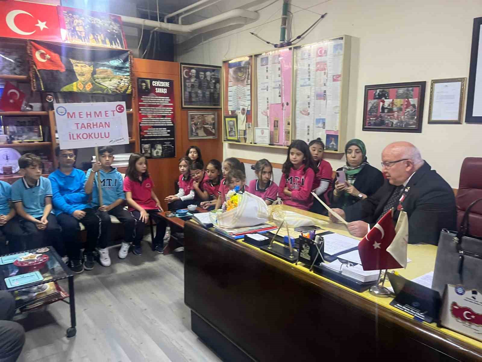 Minikler Cevizdere Şehitleri ve Gazileri Derneğinden bilgiler aldı