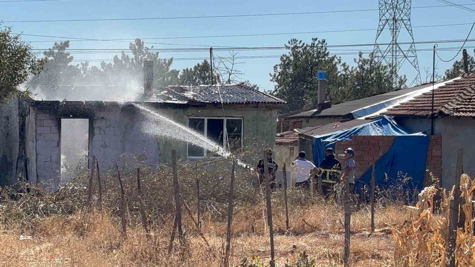 Babaeski’de ev yangını korkuttu