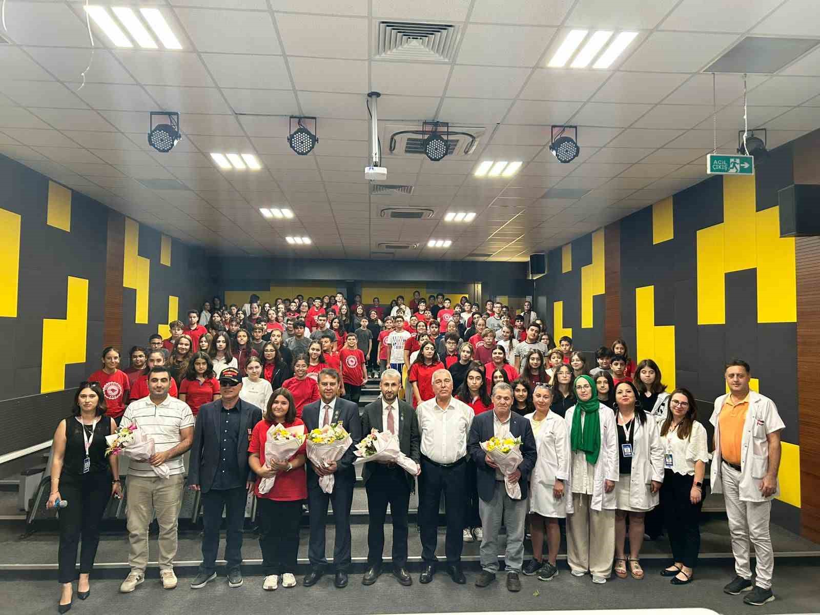 Gaziler, gençlere vatan ve bayrak sevgisini anlattı