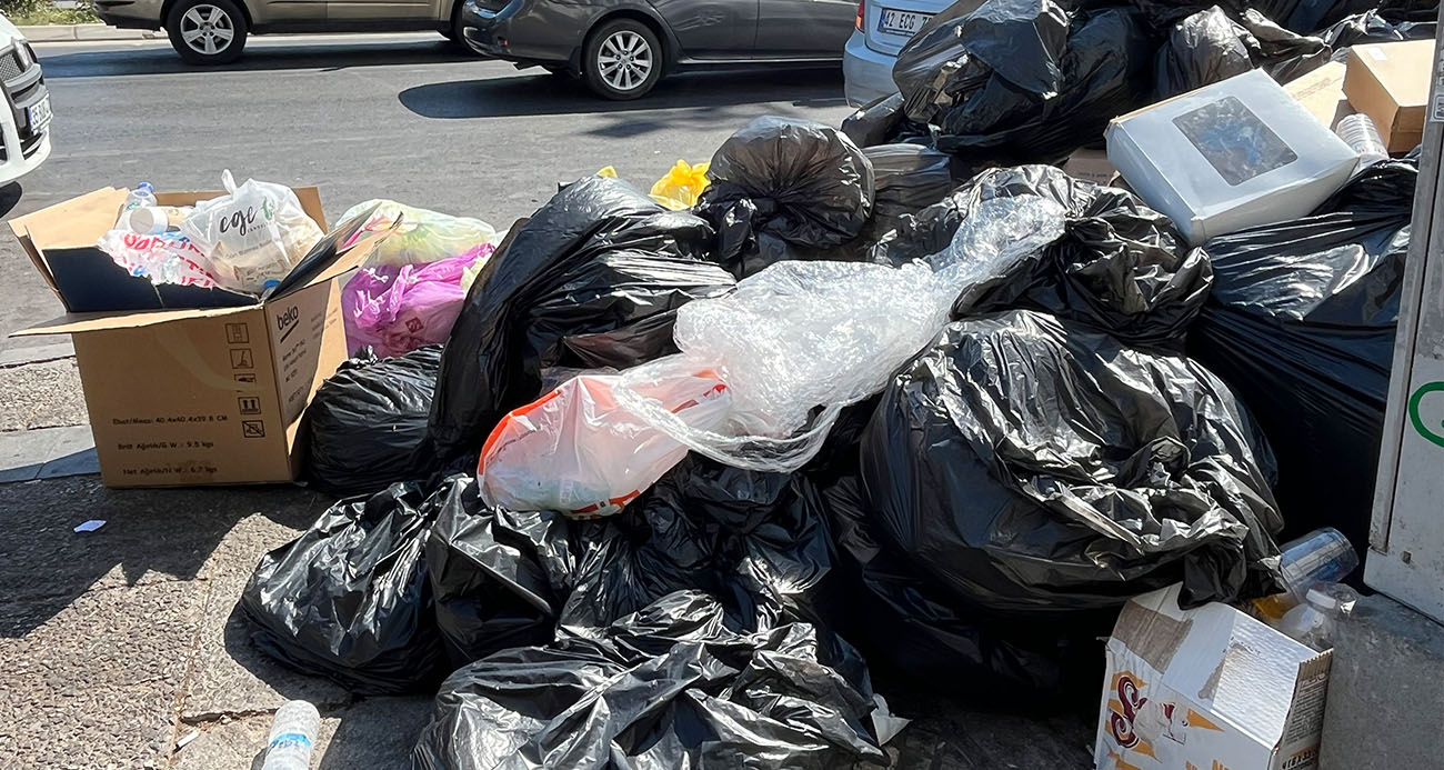 Çöp dağları Karşıyaka’ya uzandı