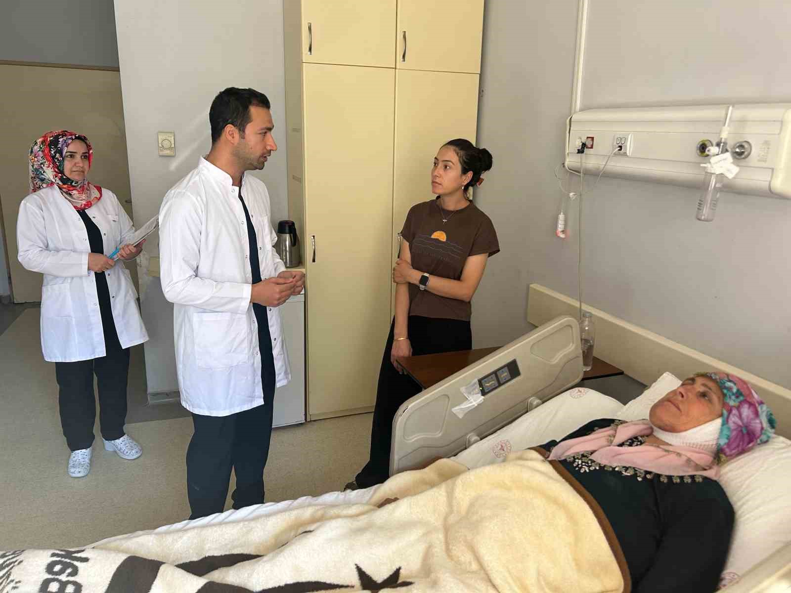 54 yaşındaki kadın 15 yıl sonra yeniden gülümseyebilecek