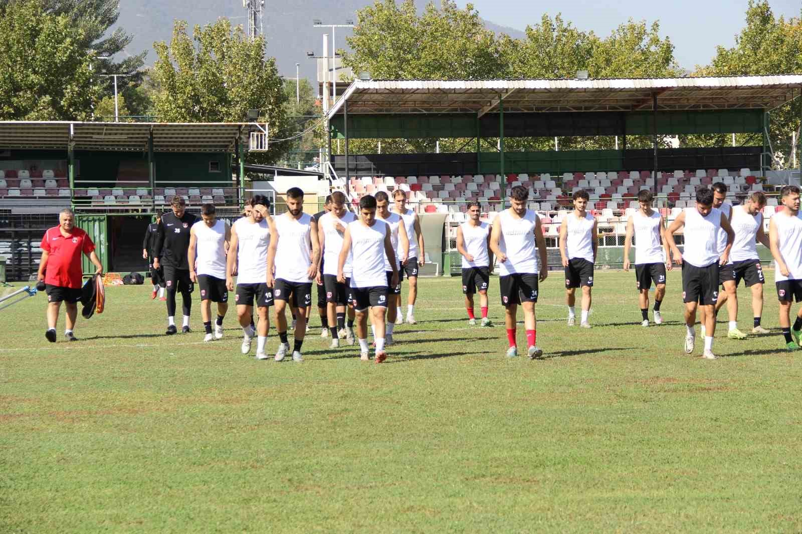 Denizli İdmanyurdu, lider Uşak Spor ile oynayacağı maçın hazırlıklarını sürdürüyor