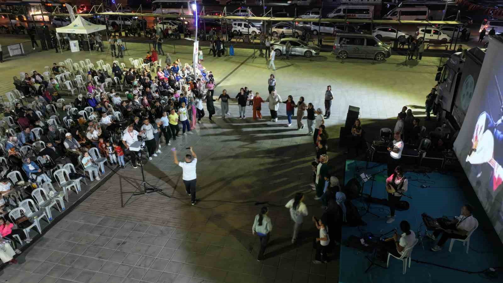 Türkiye Kültür Yolu Festivali kapsamında ‘Sinema Yollarda’ tırı Sincan’da